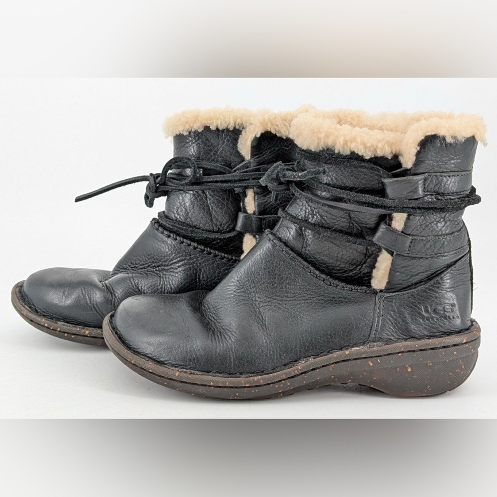 🛑 1 hour sale. UGG, Black Leather Winter Boots with Cream Shearling - Picture 6 of 10